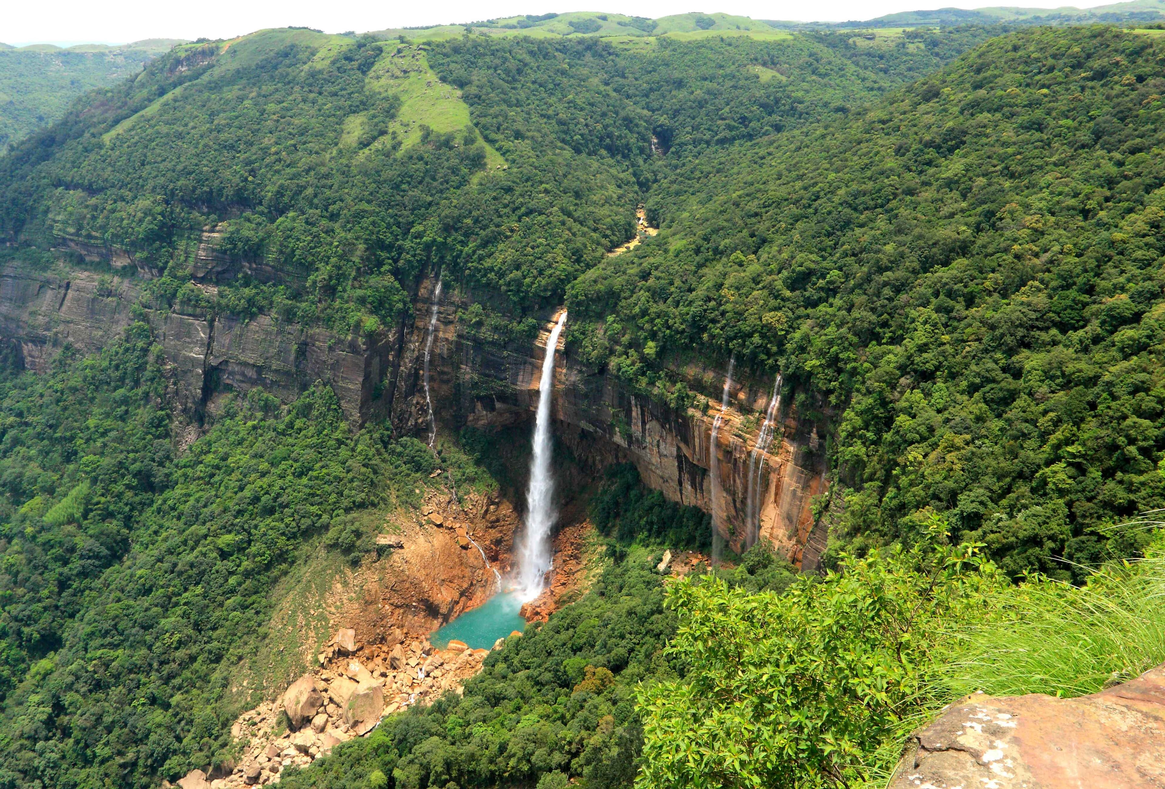 Top 5 Reasons Why Couples Love Meghalaya Honeymoon Tours